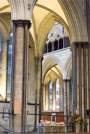 simsearch:841-08240211,k - Une vue de l'intérieur de la cathédrale de Salisbury avec un tombeau et l'effigie d'un ancien chevalier, Salisbury, Wiltshire, Angleterre, Royaume-Uni, Europe Photographie de stock - Rights-Managed, Code: 841-05782174