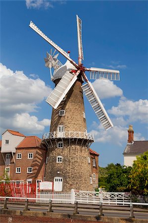 simsearch:841-07202520,k - The Maud Foster Windmill is a seven storey, five sailed windmill located by the Maud Foster Drain, Skirbeck, Boston, Lincolnshire, England, United Kingdom, Europe Stock Photo - Rights-Managed, Code: 841-05782395