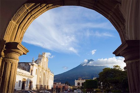 Cathedral and Volcan de Agua, 3765m, Antigua, Guatemala, Central America Foto de stock - Con derechos protegidos, Código: 841-05782516