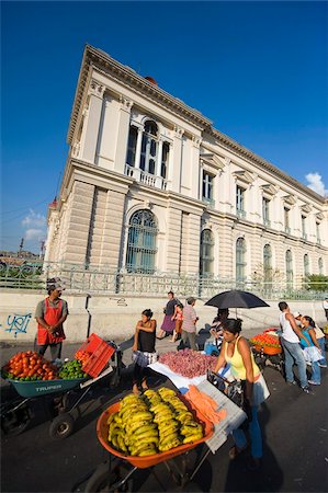 Street market outside Palacio Nacional (National Palace), San Salvador, El Salvador, Central America Stock Photo - Rights-Managed, Code: 841-05782538