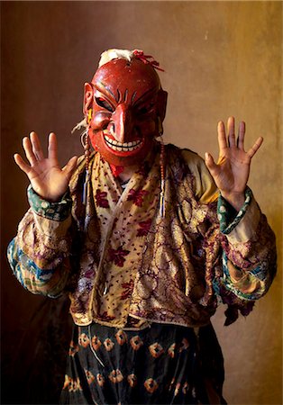 simsearch:841-05845843,k - Buddhist monk wearing carved wooden mask waiting for the next dance during Gangtey Tsechu at Gangte Goemba, Gangte, Phobjikha Valley, Bhutan, Asia Stock Photo - Rights-Managed, Code: 841-05845875