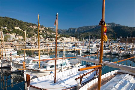 simsearch:841-06445552,k - View across the harbour, Port de Soller, Mallorca, Balearic Islands, Spain, Mediterranean, Europe Stock Photo - Rights-Managed, Code: 841-05845886