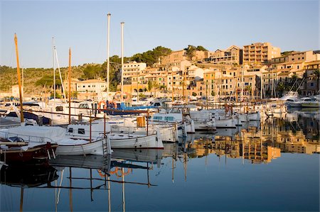 simsearch:841-06445552,k - View across the harbour at sunrise, Port de Soller, Mallorca, Balearic Islands, Spain, Mediterranean, Europe Stock Photo - Rights-Managed, Code: 841-05845889