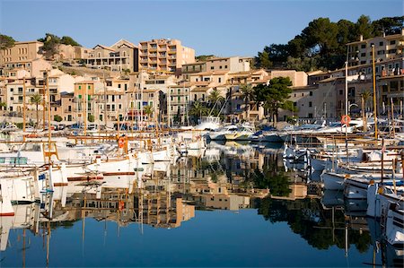 simsearch:841-06445552,k - View across the harbour, Port de Soller, Mallorca, Balearic Islands, Spain, Mediterranean, Europe Stock Photo - Rights-Managed, Code: 841-05845890