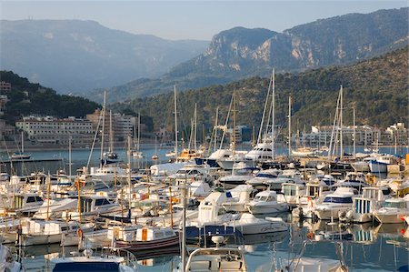 simsearch:841-06445552,k - View across the harbour, Port de Soller, Mallorca, Balearic Islands, Spain, Mediterranean, Europe Stock Photo - Rights-Managed, Code: 841-05845893