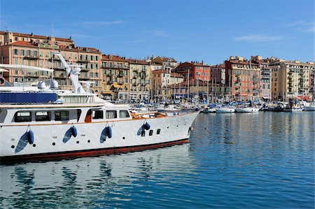 simsearch:841-06445552,k - Port Lympia in the Quartier du Port, Nice, Alpes Maritimes, Provence, Cote d'Azur, French Riviera, France, Mediterranean, Europe Stock Photo - Rights-Managed, Code: 841-05846371