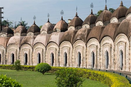 fachada - Some of the 108 Shiva temples, built in concentric circles in 1809 by Maharaja Teja Chandra Bahadhur, Kalna, West Bengal, India, Asia Foto de stock - Direito Controlado, Número: 841-05846628