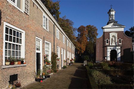 Chapel and brick housing within the courtyard of the Begijnhof (Beguinage) in Breda, Noord-Brabant, Netherlands, Europe Stock Photo - Rights-Managed, Code: 841-05847247