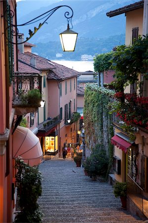 street building italy - Rue commerçante à la nuit tombante, Bellagio, lac de Côme, Lombardie, Italie, Europe Photographie de stock - Rights-Managed, Code: 841-05847863