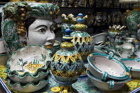 Locally made ceramics, Caltagirone, Sicily, Italy, Europe Foto de stock - Con derechos protegidos, Código: 841-05848602