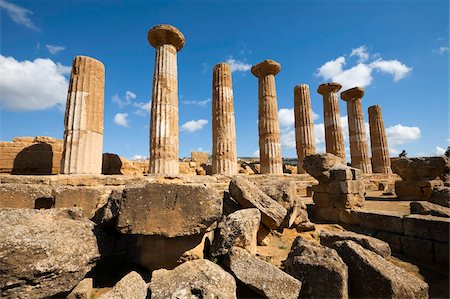 simsearch:841-07523215,k - Columns of the Tempio di Ercole, Valle dei Templi, UNESCO World Heritage Site, Agrigento, Sicily, Italy, Europe Foto de stock - Con derechos protegidos, Código: 841-05848610