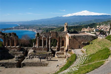 simsearch:841-06034486,k - L'amphithéâtre grec et le Mont Etna, Taormina, Sicile, Italie, Méditerranée, Europe Photographie de stock - Rights-Managed, Code: 841-05848627