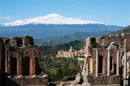 simsearch:841-06034486,k - L'amphithéâtre grec et le Mont Etna, Taormina, Sicile, Italie, Europe Photographie de stock - Rights-Managed, Code: 841-05848675