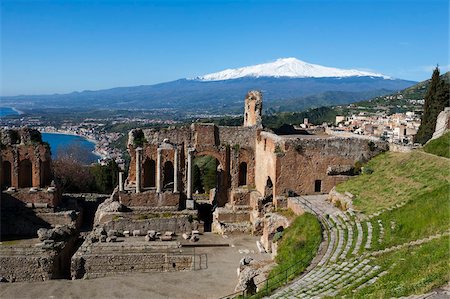 simsearch:841-06034486,k - L'amphithéâtre grec et le Mont Etna, Taormina, Sicile, Italie, Europe Photographie de stock - Rights-Managed, Code: 841-05848676
