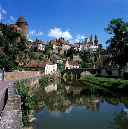 Vue de la ville sur la rivière Armancon, Semur en Auxois, Bourgogne, France, Europe Photographie de stock - Rights-Managed, Code: 841-05848747