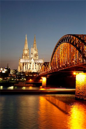 Hohenzollern Bridge over the River Rhine and Cathedral, UNESCO World Heritage Site, Cologne, North Rhine Westphalia, Germany, Europe Stock Photo - Rights-Managed, Code: 841-05960098