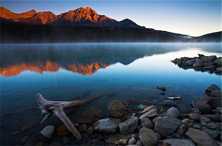 simsearch:841-07590044,k - First light on the mountainside over a misty Patricia Lake, Jasper National Park, UNESCO World Heritage Site, Alberta, Rocky Mountains, Canada, North America Stock Photo - Rights-Managed, Code: 841-05962123