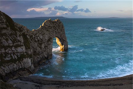 simsearch:841-06034119,k - The archway of Durdle Door glows golden in early morning sunlight, Jurassic Coast, UNESCO World Heritage Site, Dorset, England, United Kingdom, Europe Stock Photo - Rights-Managed, Code: 841-05962137