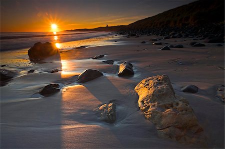 simsearch:841-06030590,k - Golden early morning sunshine lights up the sandstone boulders on Dunstanburgh beach, Northumberland, England, United Kingdom, Europe Stock Photo - Rights-Managed, Code: 841-05962236