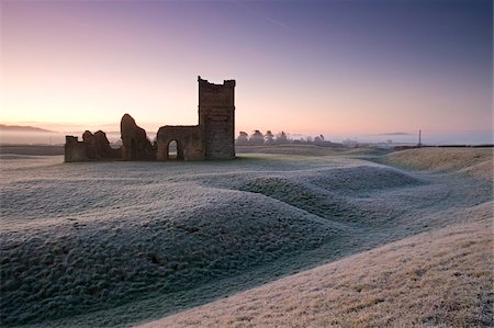 simsearch:841-05962529,k - The ruins of Knowlton Church on a frosty winter morning, Dorset, England, United Kingdom, Europe Foto de stock - Con derechos protegidos, Código: 841-05962417