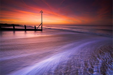simsearch:841-06034119,k - Surging tide at dawn on a Hayling Island beach, Hampshire, England, United Kingdom, Europe Stock Photo - Rights-Managed, Code: 841-05962646