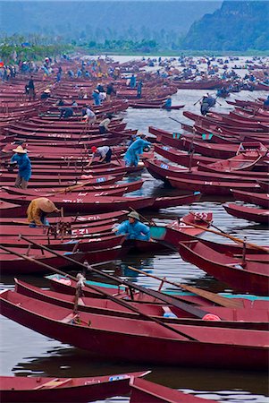 simsearch:841-02705251,k - Boats on river to Perfume Pagoda, Vietnam, Indochina, Southeast Asia, Asia Stock Photo - Rights-Managed, Code: 841-06034192