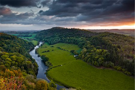 river rocks - The breaking dawn sky and the River Wye from Symonds Yat rock, Herefordshire, England, United Kingdom, Europe Stock Photo - Rights-Managed, Code: 841-06034300