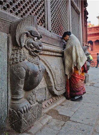 simsearch:841-06503106,k - Stone lions guard a prayer wall in Durbar Square, Kathmandu, Nepal, Asia Stock Photo - Rights-Managed, Code: 841-06030818