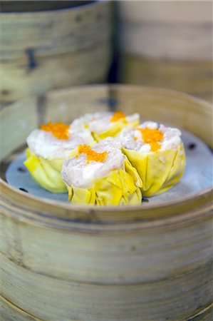 dim sum basket - Dim sum preparation in a restaurant kitchen in Hong Kong, China, Asia Stock Photo - Rights-Managed, Code: 841-06031303