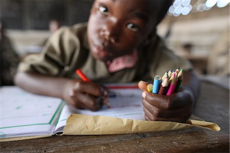 pencil crayon - Primary school in Africa, Lome, Togo, West Africa, Africa Foto de stock - Con derechos protegidos, Código: 841-06032305