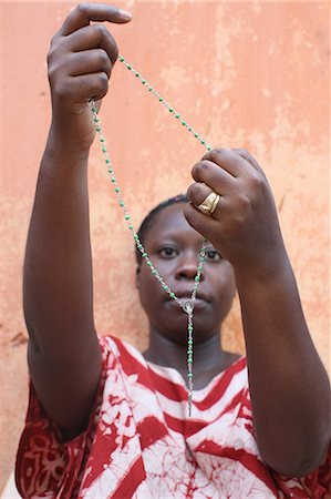 simsearch:841-06032323,k - Femme africaine prier le Rosaire, Lomé, Togo, Afrique de l'Ouest, l'Afrique Photographie de stock - Rights-Managed, Code: 841-06032354