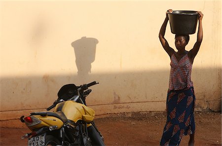 robert harding images togo - Woman carrying water, Lome, Togo, West Africa, Africa Stock Photo - Rights-Managed, Code: 841-06032415