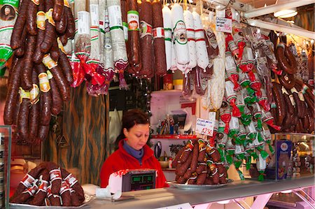 simsearch:841-06805368,k - Chorizo and sausage stall, Central Market (Kozponti Vasarcsarnok), Budapest, Central Hungary, Hungary, Europe Foto de stock - Con derechos protegidos, Código: 841-06033405
