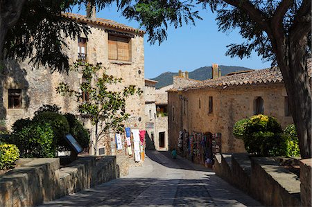 Boutiques in old town, Pals, Costa Brava, Catalonia, Spain, Europe Stock Photo - Rights-Managed, Code: 841-06033675