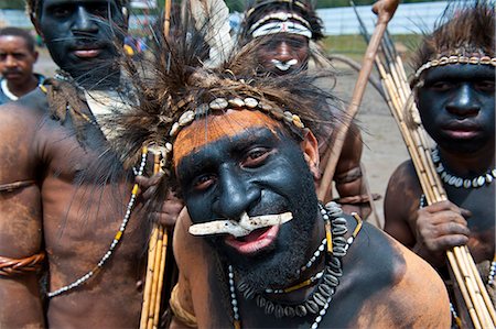 simsearch:841-02946648,k - Colourfully dressed and face painted local tribes celebrating the traditional Sing Sing in the Highlands of Papua New Guinea, Pacific Stock Photo - Rights-Managed, Code: 841-06344084