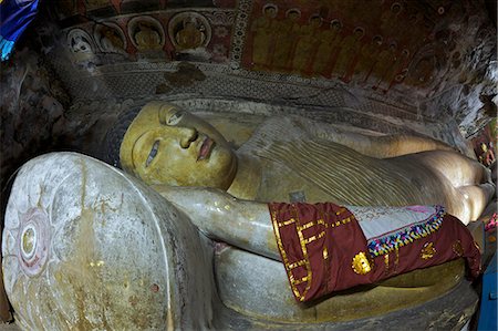 simsearch:841-06446692,k - Reclining Buddha, Cave of the Divine King, Dambulla Cave Temple, UNESCO, World Heritage Site, Sri Lanka, Asia Stock Photo - Rights-Managed, Code: 841-06344417