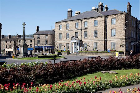 simsearch:841-07202520,k - Rutland Arms Hotel and Town Cross, Bakewell, Derbyshire, England, United Kingdom, Europe Stock Photo - Rights-Managed, Code: 841-06344848