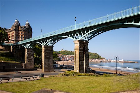 simsearch:841-07202520,k - The Grand Hotel and Cliff Bridge, Scarborough, North Yorkshire, Yorkshire, England, United Kingdom, Europe Stock Photo - Rights-Managed, Code: 841-06345081