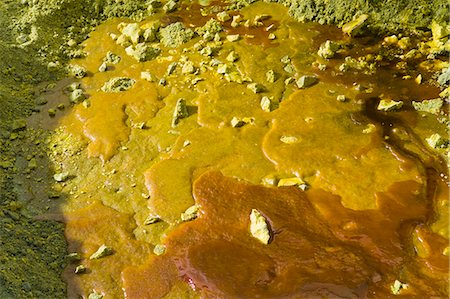 Liquid sulphur solidifying on the ground at Kawah Ijen, Java, Indonesia, Southeast Asia, Asia Foto de stock - Con derechos protegidos, Código: 841-06341207