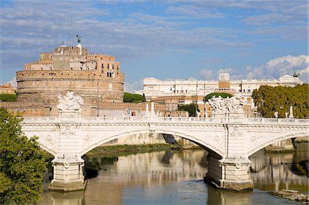 simsearch:841-06342927,k - Vittorio Emanuelle bridge and St. Angelo Castle and National Museum, Rome, Lazio, Italy, Europe Stock Photo - Rights-Managed, Code: 841-06342900