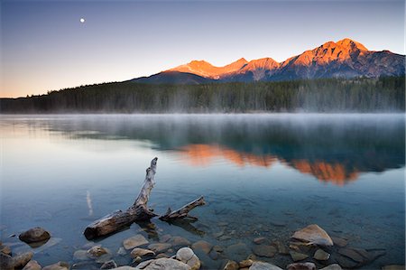 simsearch:841-05960849,k - The first rays of sunshine illuminate Pyramid Mountain and reflect in Patricia Lake, Jasper National Park, UNESCO World Heritage Site, Alberta, Canada, North America Stock Photo - Rights-Managed, Code: 841-06343364