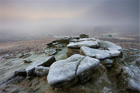 simsearch:841-06343543,k - Frost covered granite outcrop on Hookney Tor, with thick fog descended over the moorland landscape, Dartmoor National Park, Devon, England, United Kingdom, Europe Foto de stock - Con derechos protegidos, Código: 841-06343448