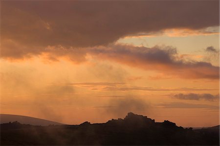 simsearch:841-06343543,k - Silhouetted Hound Tor at sunset, Dartmoor National Park, Devon, England, United Kingdom, Europe Foto de stock - Con derechos protegidos, Código: 841-06343544