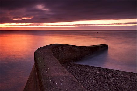 Jetée de pierre sur la plage de Sidmouth au lever du soleil, Sidmouth, Devon, Angleterre, Royaume-Uni, Europe Photographie de stock - Rights-Managed, Code: 841-06343611