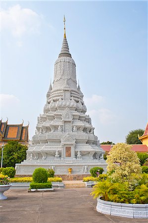 simsearch:841-06501931,k - Stupa of King Norodom at The Silver Pagoda, (Temple of the Emerald Buddha), The Royal Palace, Phnom Penh, Cambodia, Indochina, Southeast Asia, Asia Stock Photo - Rights-Managed, Code: 841-06445031