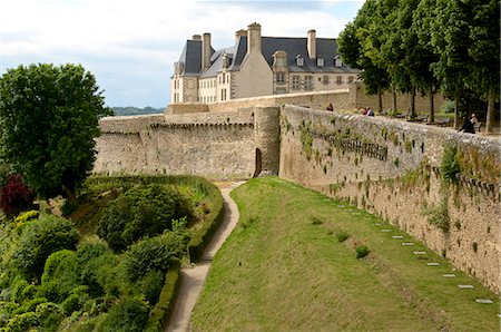 simsearch:841-06807616,k - Town ramparts dating from the 13th 15th centuries, tower and English Garden, Old Town, Dinan, Brittany, Cotes d'Armor, France, Europe Stock Photo - Rights-Managed, Code: 841-06445968