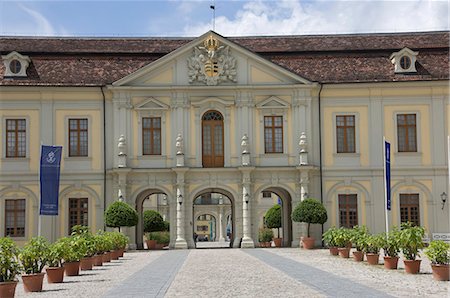 simsearch:700-04424890,k - The gateway to the inner courtyard, the 18th century Baroque Residenzschloss, inspired by Versailles Palace, Ludwigsburg, Baden Wurttemburg, Germany, Europe Stock Photo - Rights-Managed, Code: 841-06446223