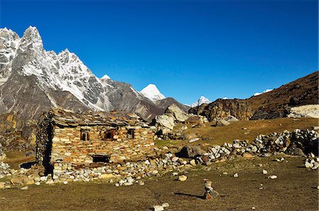 Hut at Kharka, Bhote Koshi Nadi, Sagarmatha National Park, UNESCO World Heritage Site, Solukhumbu District, Sagarmatha, Eastern Region (Purwanchal), Nepal, Himalayas, Asia Foto de stock - Direito Controlado, Número: 841-06446615