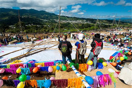 Day Of The Dead kites (barriletes) in cemetery in Santiago Sacatepequez, Guatemala, Central America Foto de stock - Con derechos protegidos, Código: 841-06447421
