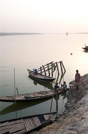 simsearch:841-07081635,k - Men at dusk tending small wooden fishing boats on the River Hugli (River Hooghly), West Bengal, India, Asia Stock Photo - Rights-Managed, Code: 841-06447702